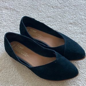 Toms Juttie flat, size 6.5, black with chevron heel detail. Gently used.